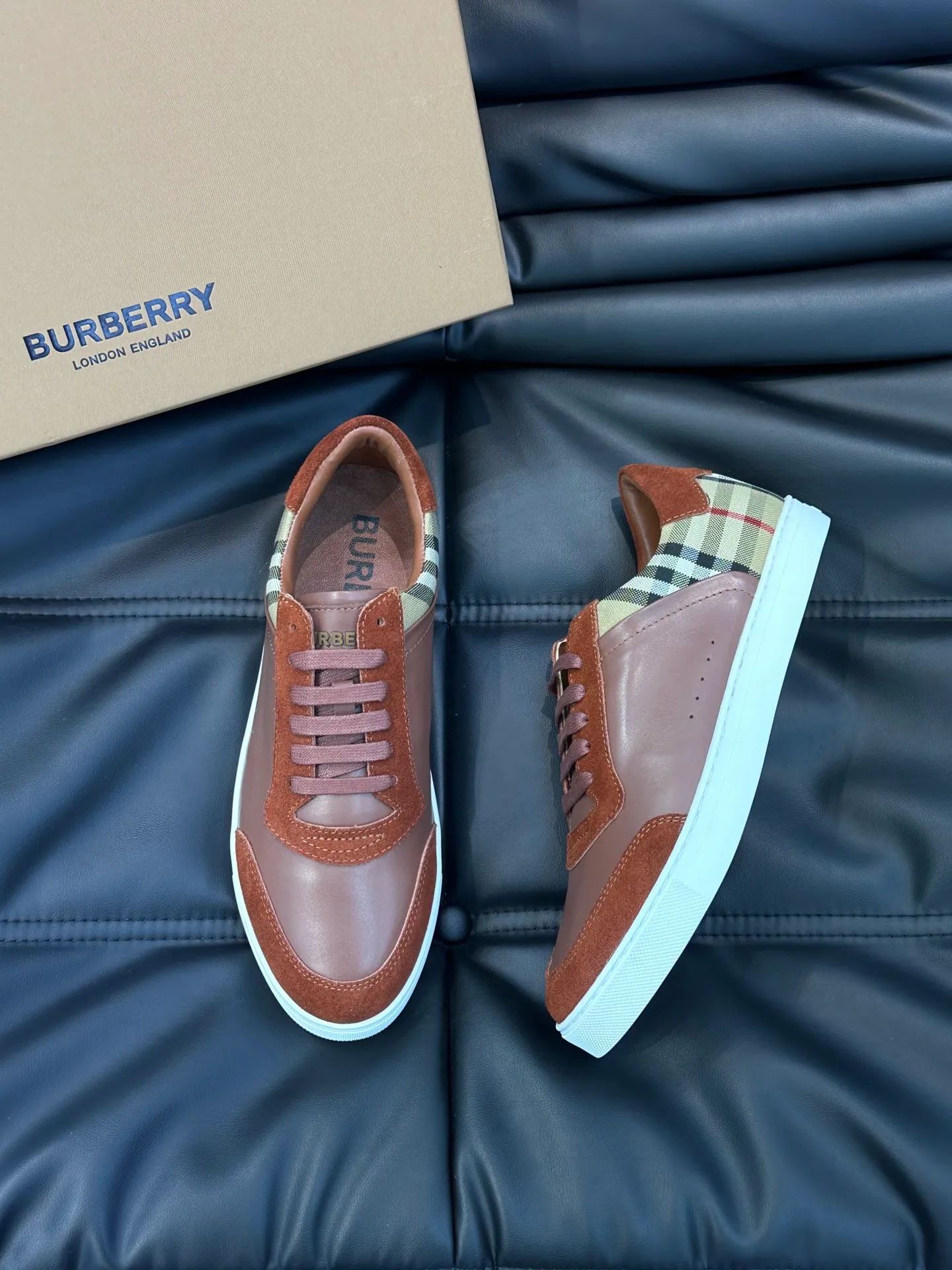 Men's shoes 💰p380 Men's classic low-top sneakers from "burberr*" are reinterpreted with Vintage retro plaid cotton and cowhide materials, and are decorated with a new brand logo. First-layer sheepskin lining, embossed Burberry lettering logo on the heel, T men's shoes 💰pU original outsole! Size: 38-44 (45 46 customized)